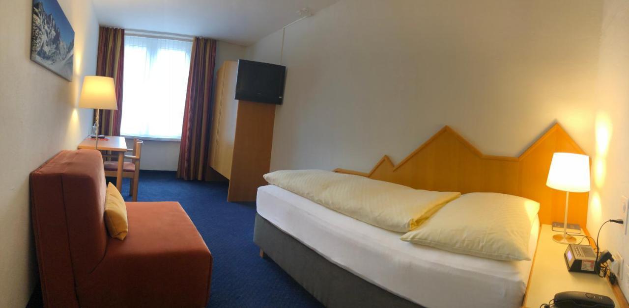 Hotel Weisses Kreuz Бергюн Экстерьер фото