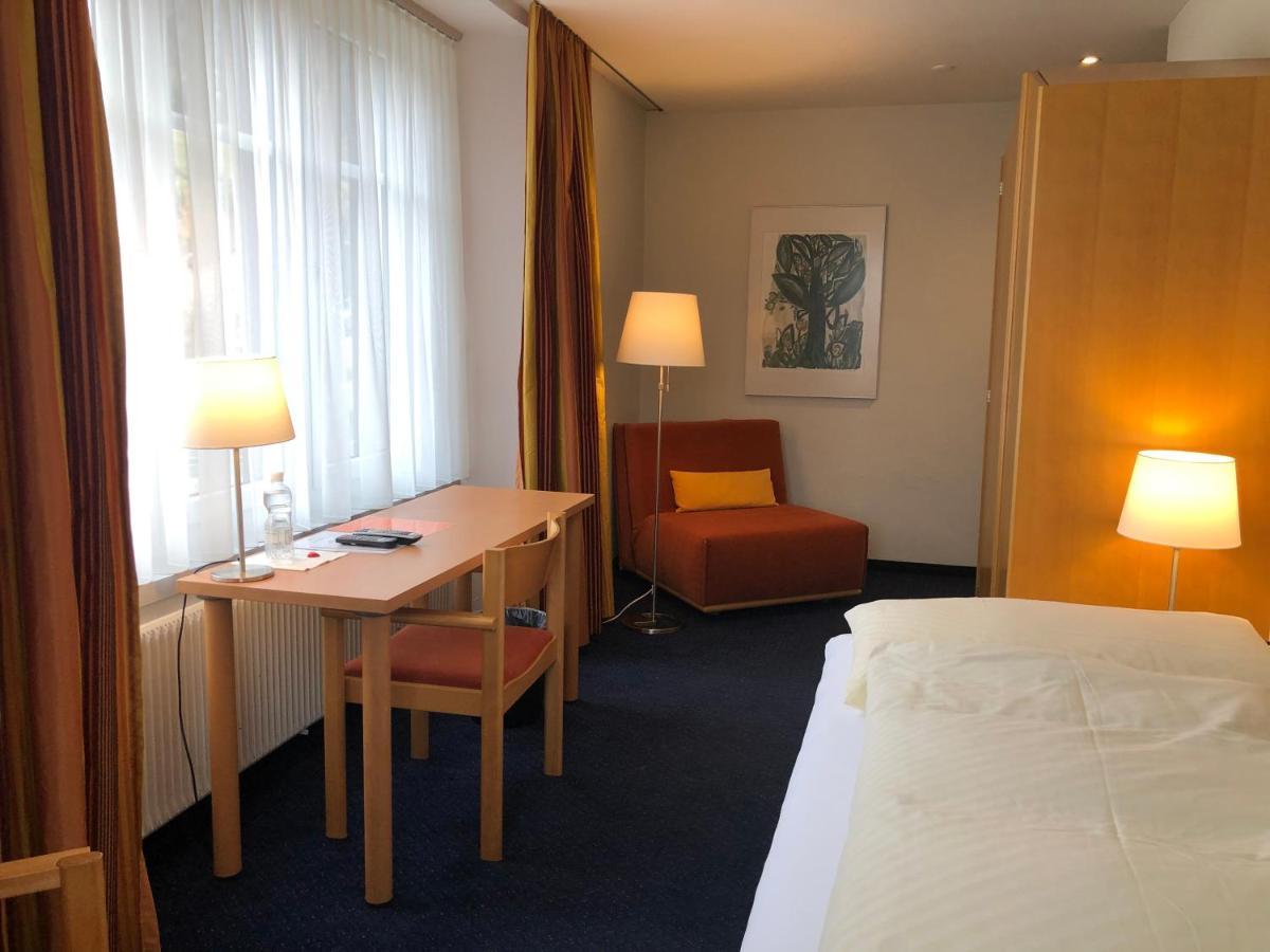 Hotel Weisses Kreuz Бергюн Экстерьер фото