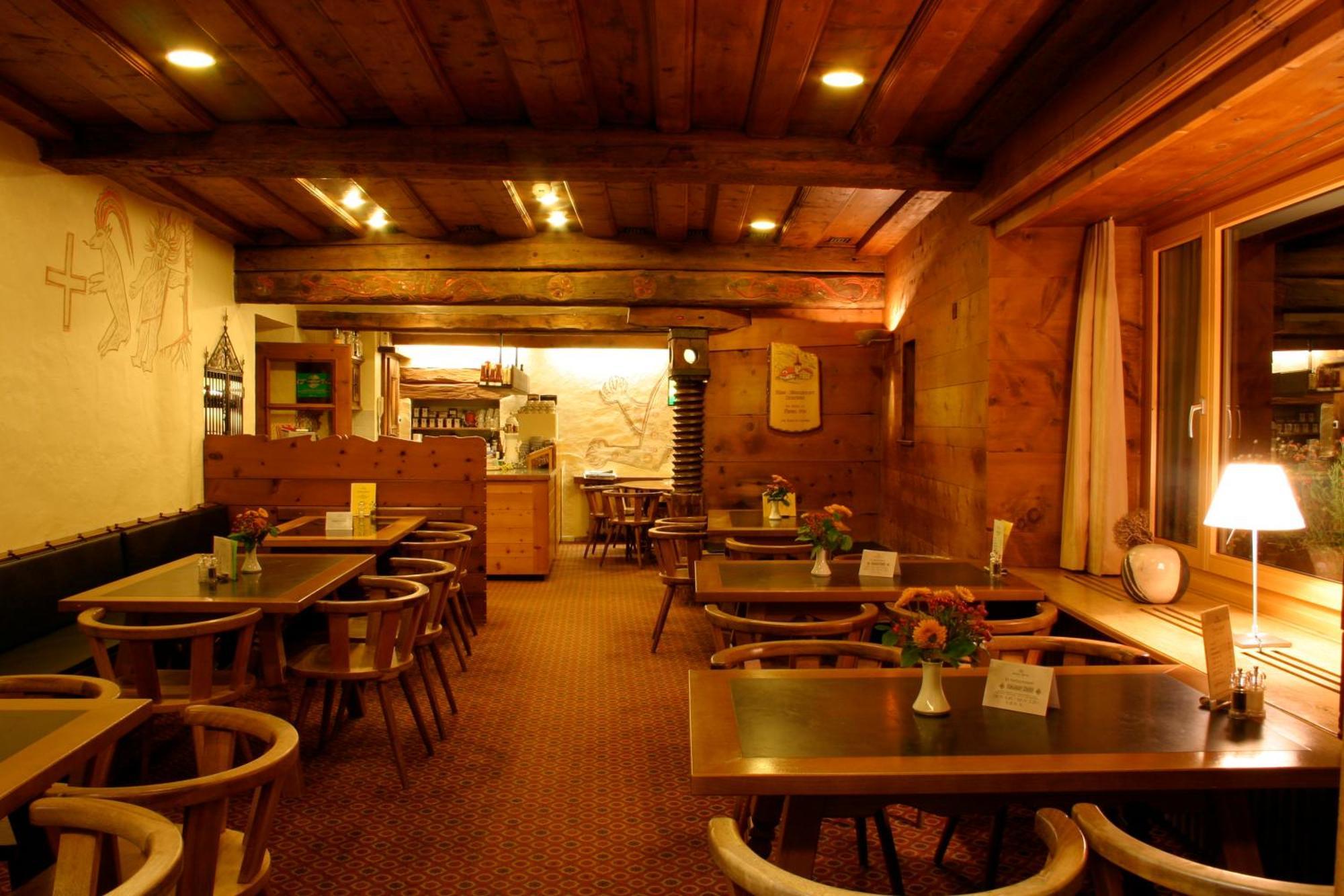 Hotel Weisses Kreuz Бергюн Экстерьер фото